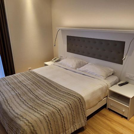 Black Sea Apartments Alliance Palace Батуми Екстериор снимка
