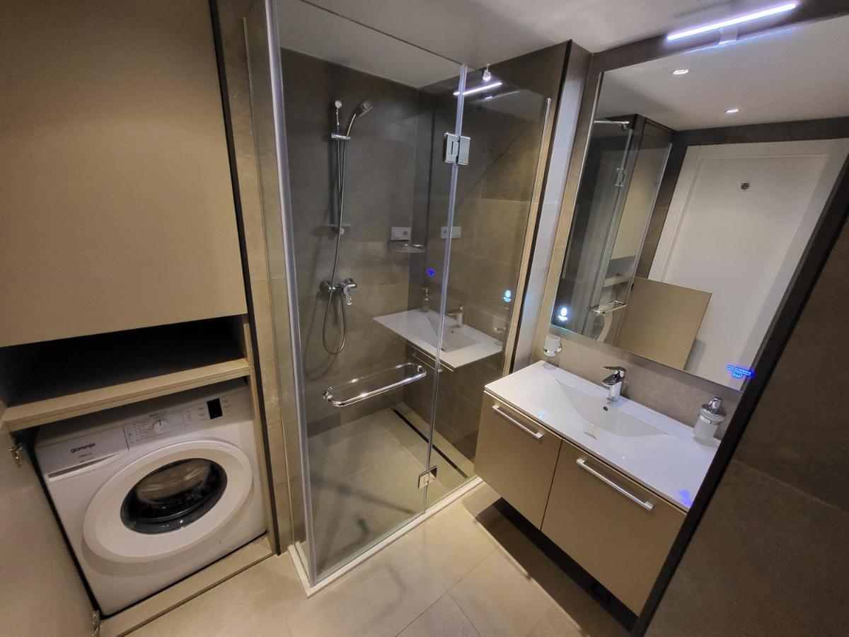 Black Sea Apartments Alliance Palace Батуми Екстериор снимка