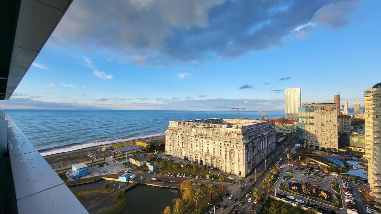 Black Sea Apartments Alliance Palace Батуми Екстериор снимка