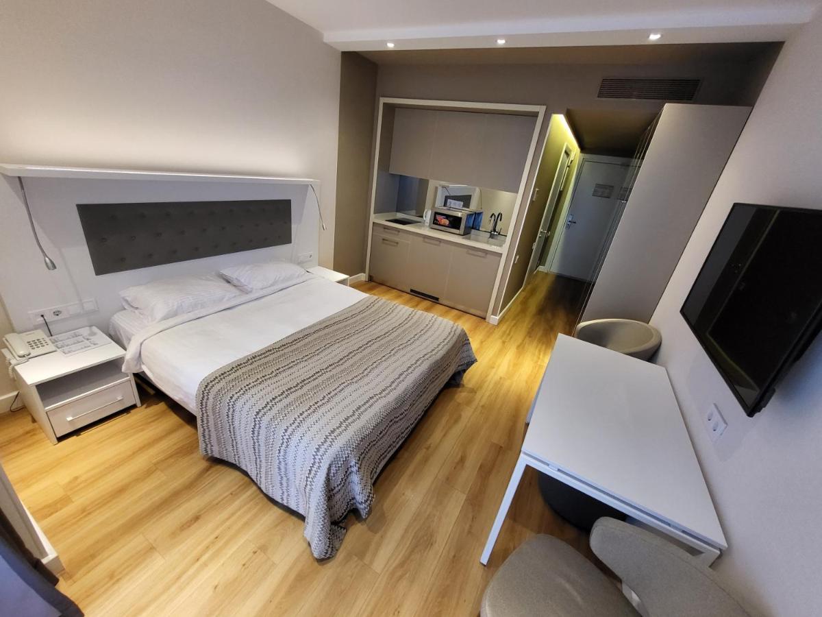 Black Sea Apartments Alliance Palace Батуми Екстериор снимка
