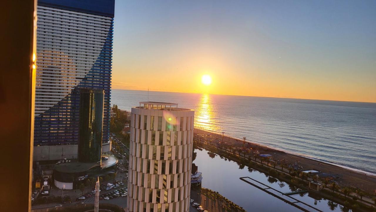 Black Sea Apartments Alliance Palace Батуми Екстериор снимка