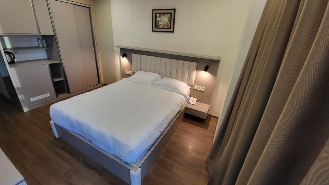 Black Sea Apartments Alliance Palace Батуми Екстериор снимка