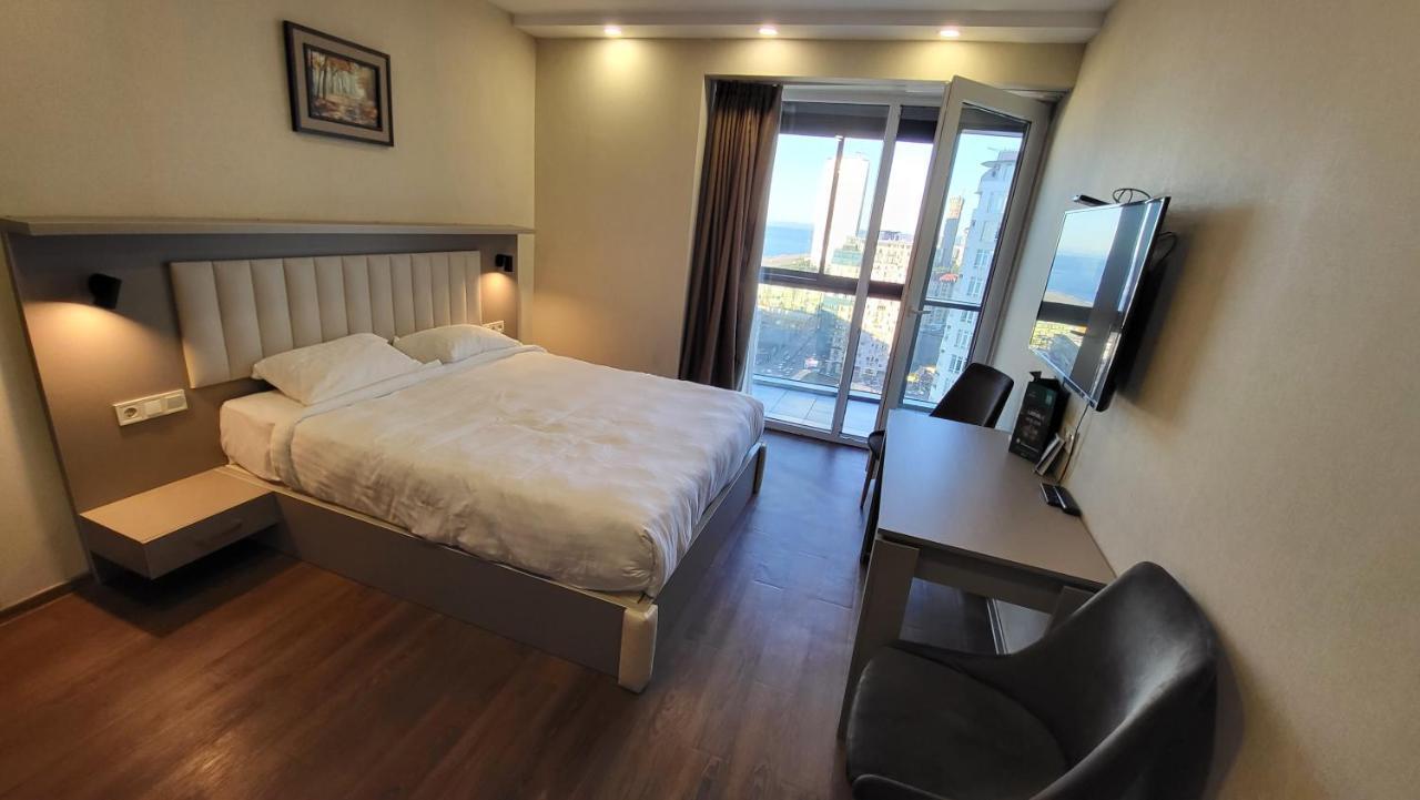 Black Sea Apartments Alliance Palace Батуми Екстериор снимка