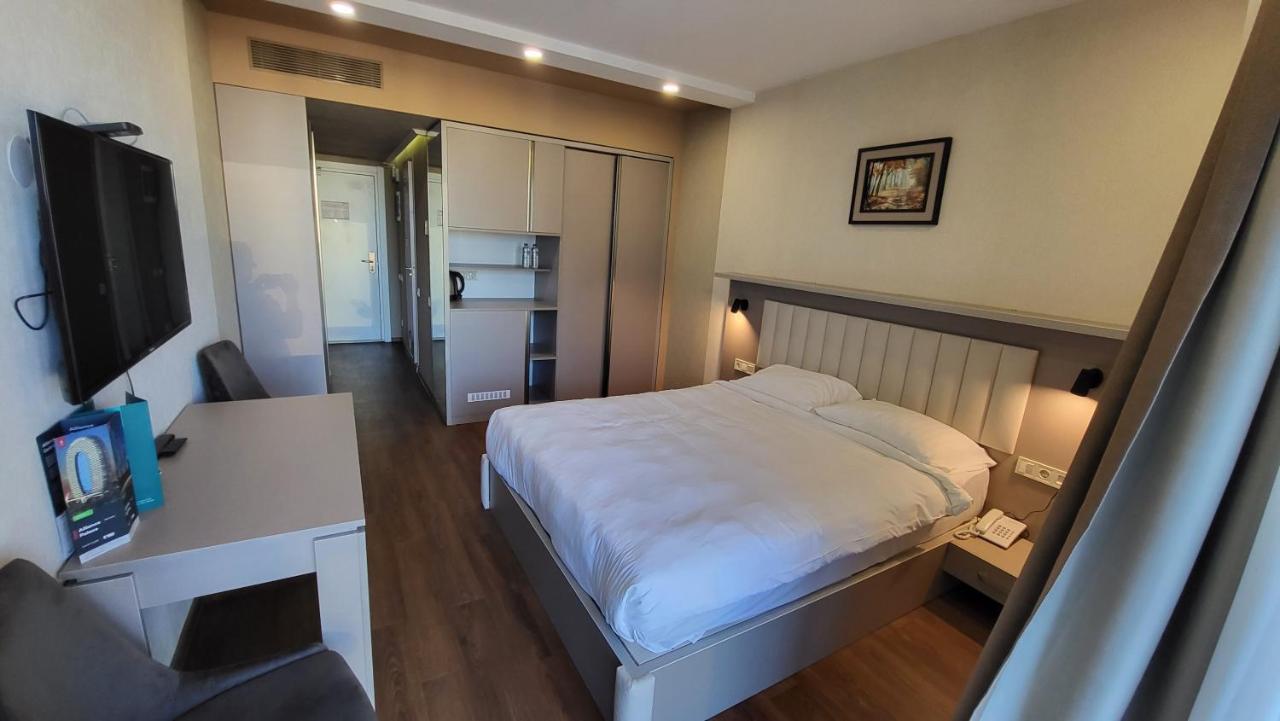 Black Sea Apartments Alliance Palace Батуми Екстериор снимка