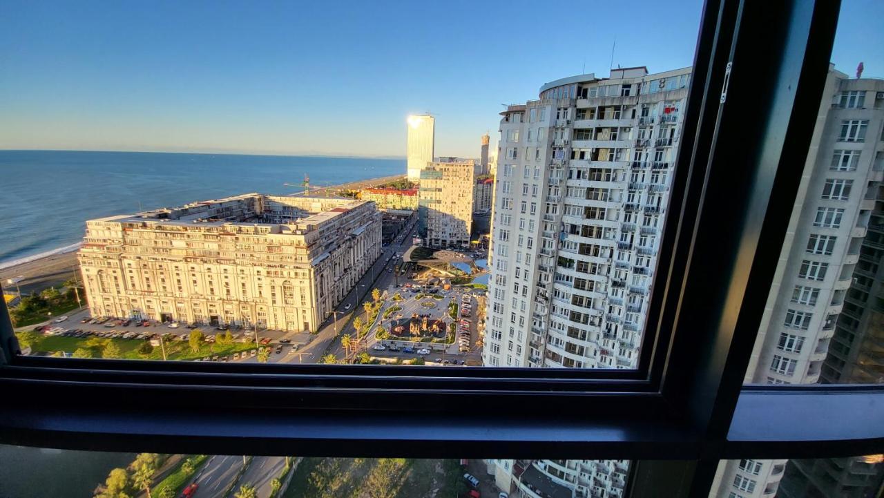 Black Sea Apartments Alliance Palace Батуми Екстериор снимка