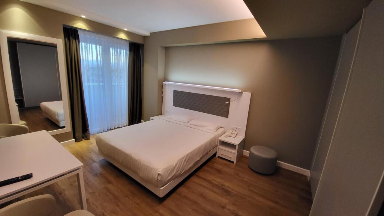 Black Sea Apartments Alliance Palace Батуми Екстериор снимка