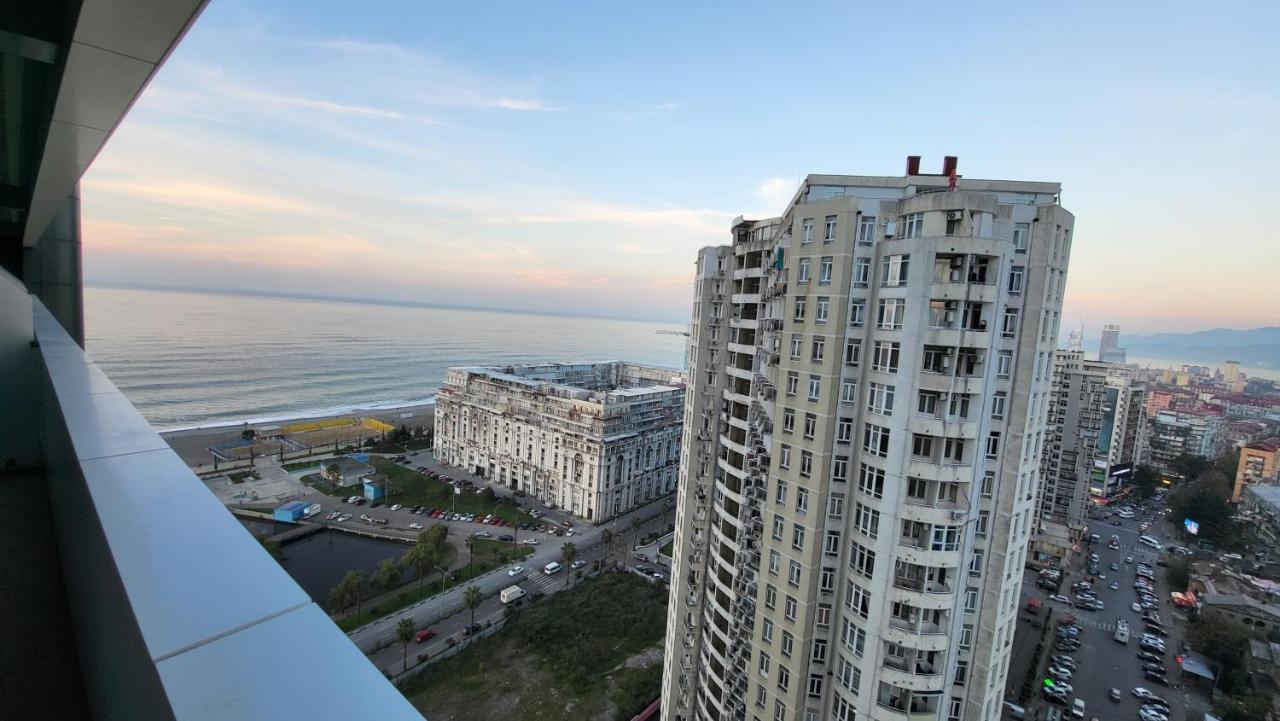 Black Sea Apartments Alliance Palace Батуми Екстериор снимка