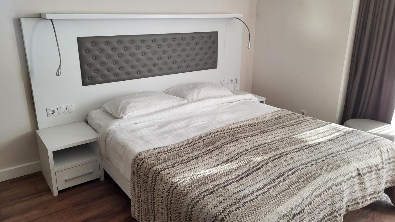 Black Sea Apartments Alliance Palace Батуми Екстериор снимка