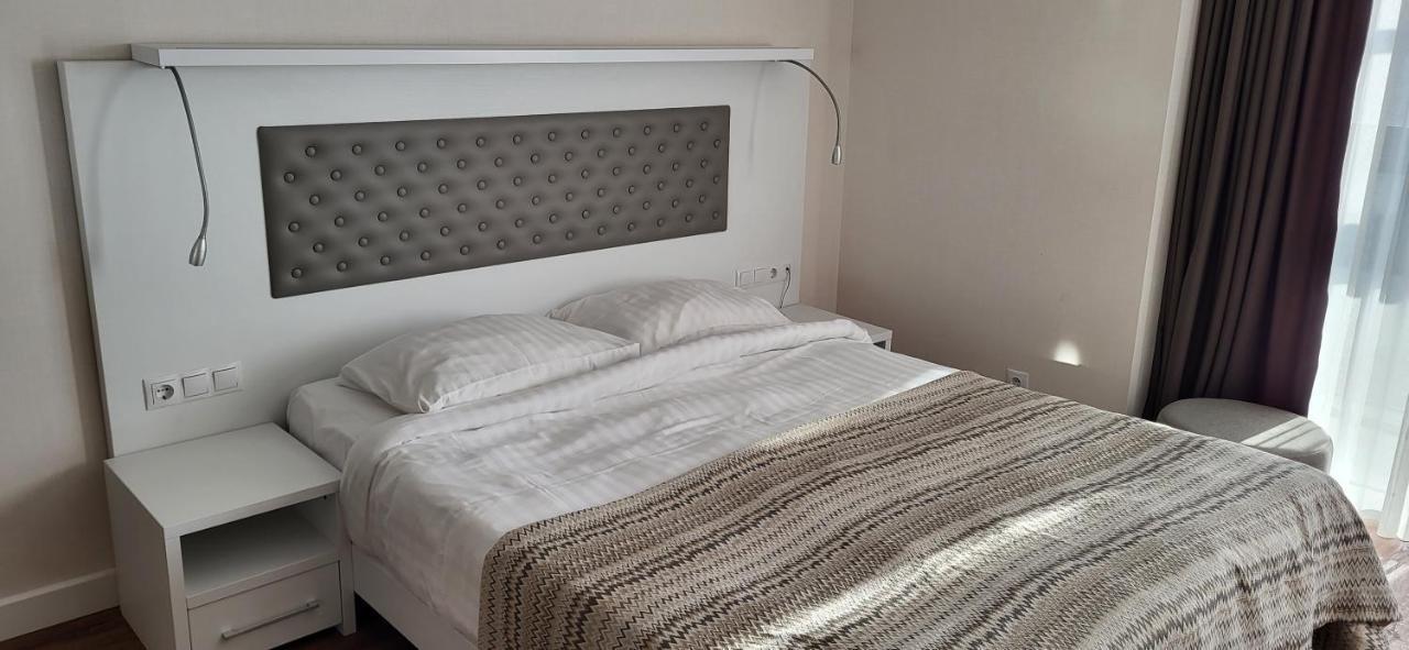 Black Sea Apartments Alliance Palace Батуми Екстериор снимка