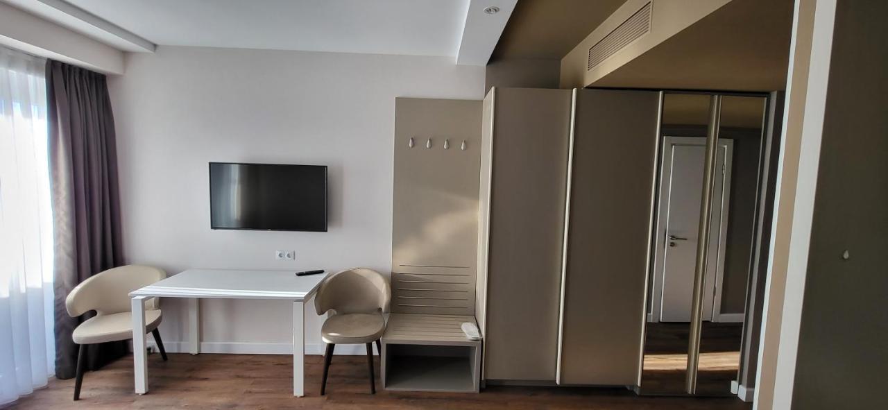Black Sea Apartments Alliance Palace Батуми Екстериор снимка