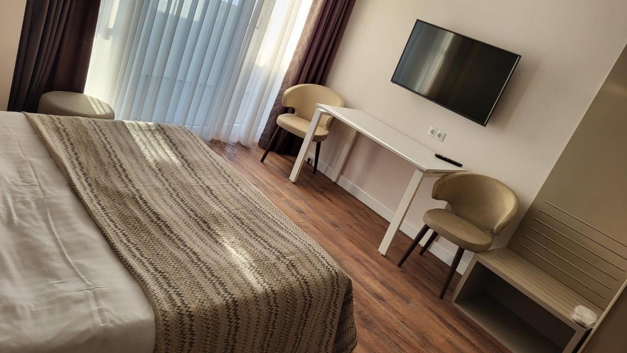 Black Sea Apartments Alliance Palace Батуми Екстериор снимка
