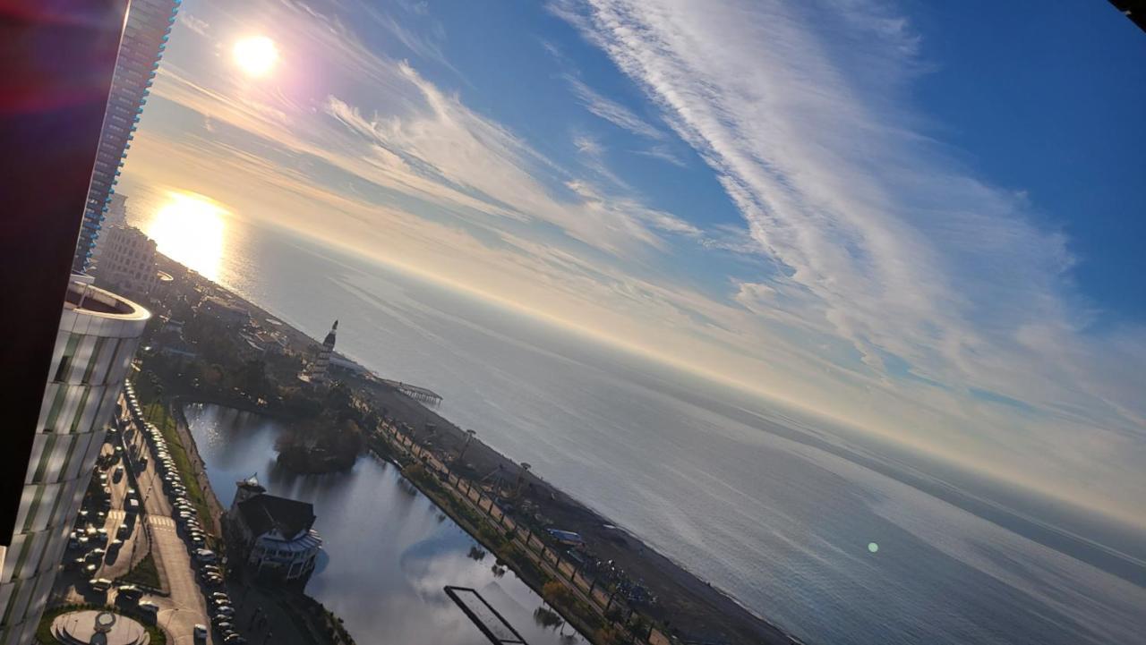 Black Sea Apartments Alliance Palace Батуми Екстериор снимка