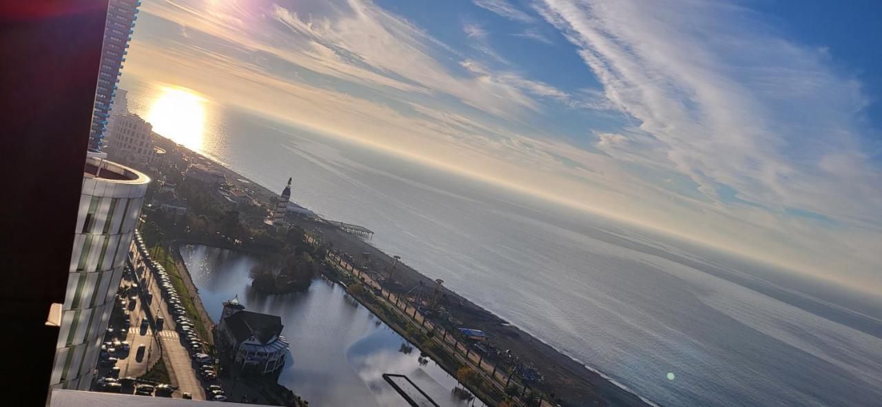 Black Sea Apartments Alliance Palace Батуми Екстериор снимка