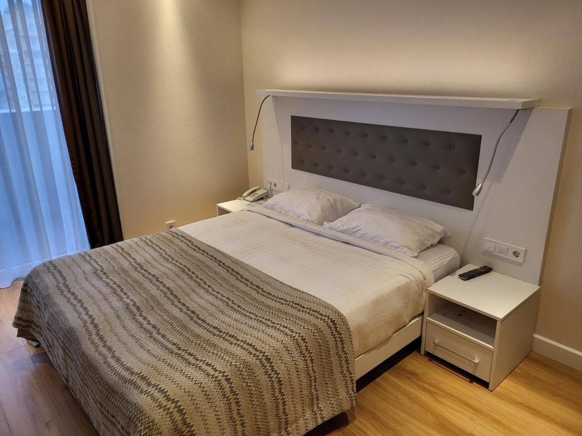 Black Sea Apartments Alliance Palace Батуми Екстериор снимка