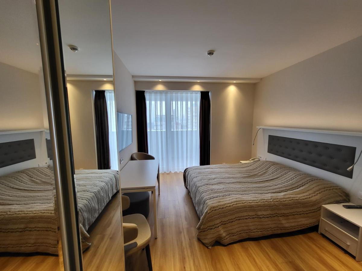 Black Sea Apartments Alliance Palace Батуми Екстериор снимка
