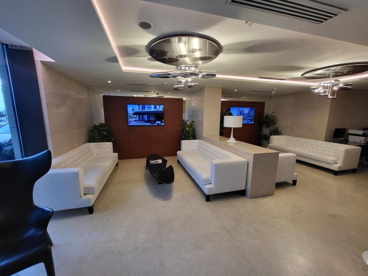 Black Sea Apartments Alliance Palace Батуми Екстериор снимка