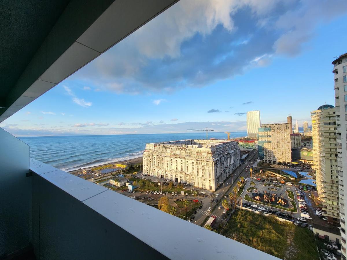 Black Sea Apartments Alliance Palace Батуми Екстериор снимка