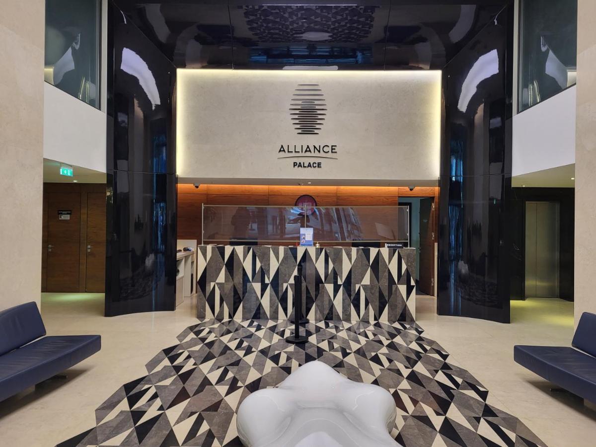 Black Sea Apartments Alliance Palace Батуми Екстериор снимка