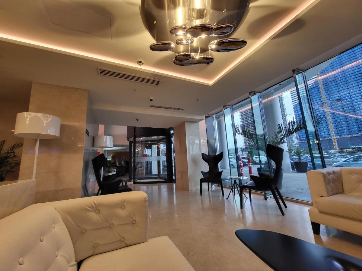 Black Sea Apartments Alliance Palace Батуми Екстериор снимка