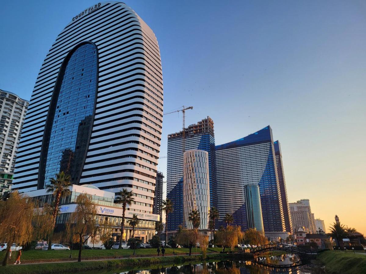 Black Sea Apartments Alliance Palace Батуми Екстериор снимка