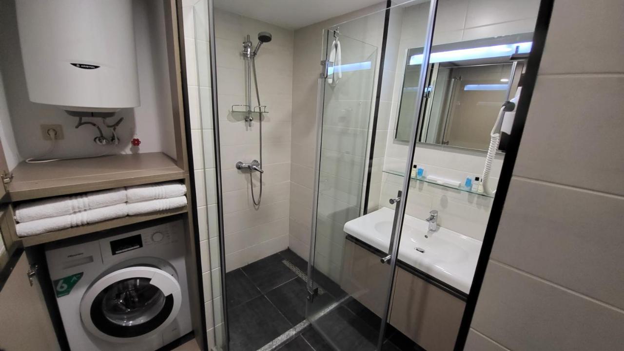 Black Sea Apartments Alliance Palace Батуми Екстериор снимка