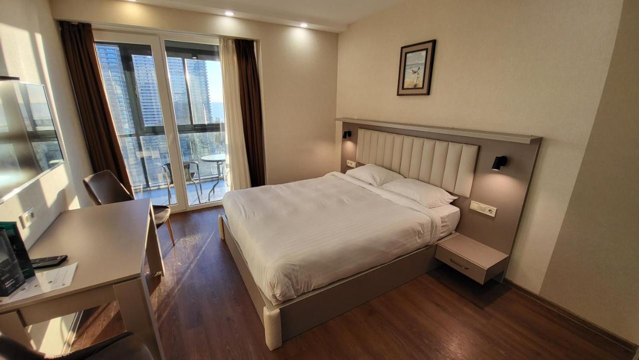Black Sea Apartments Alliance Palace Батуми Екстериор снимка