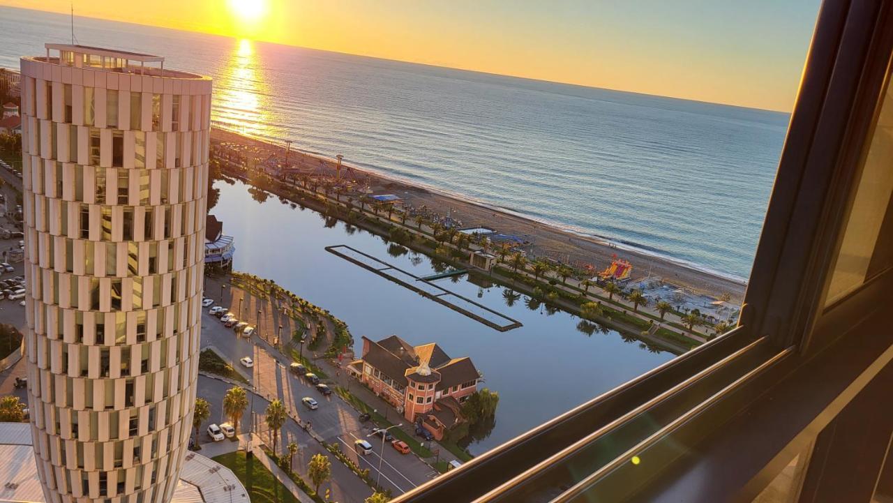 Black Sea Apartments Alliance Palace Батуми Екстериор снимка