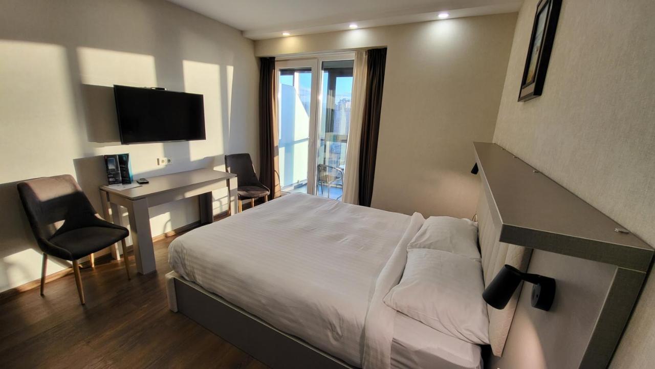 Black Sea Apartments Alliance Palace Батуми Екстериор снимка