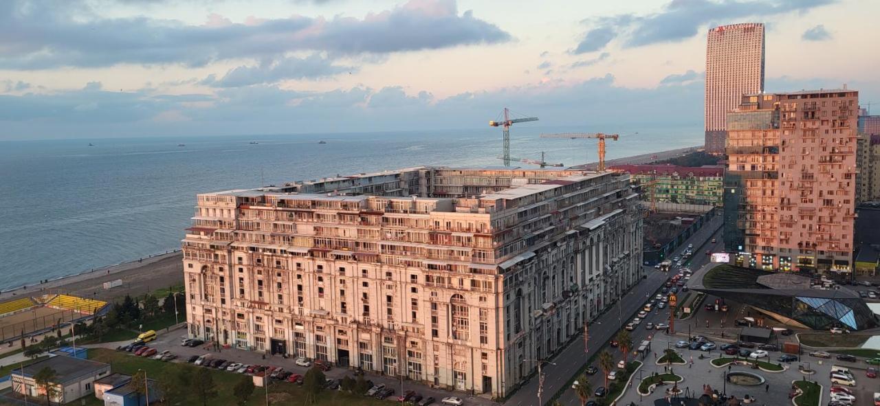 Black Sea Apartments Alliance Palace Батуми Екстериор снимка