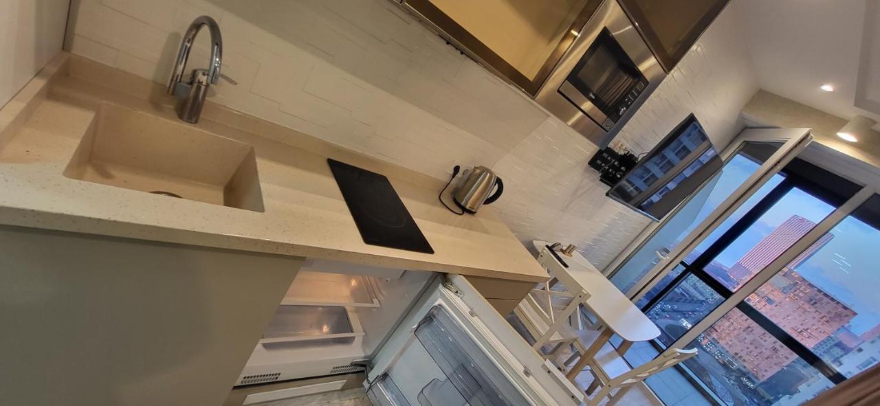 Black Sea Apartments Alliance Palace Батуми Екстериор снимка