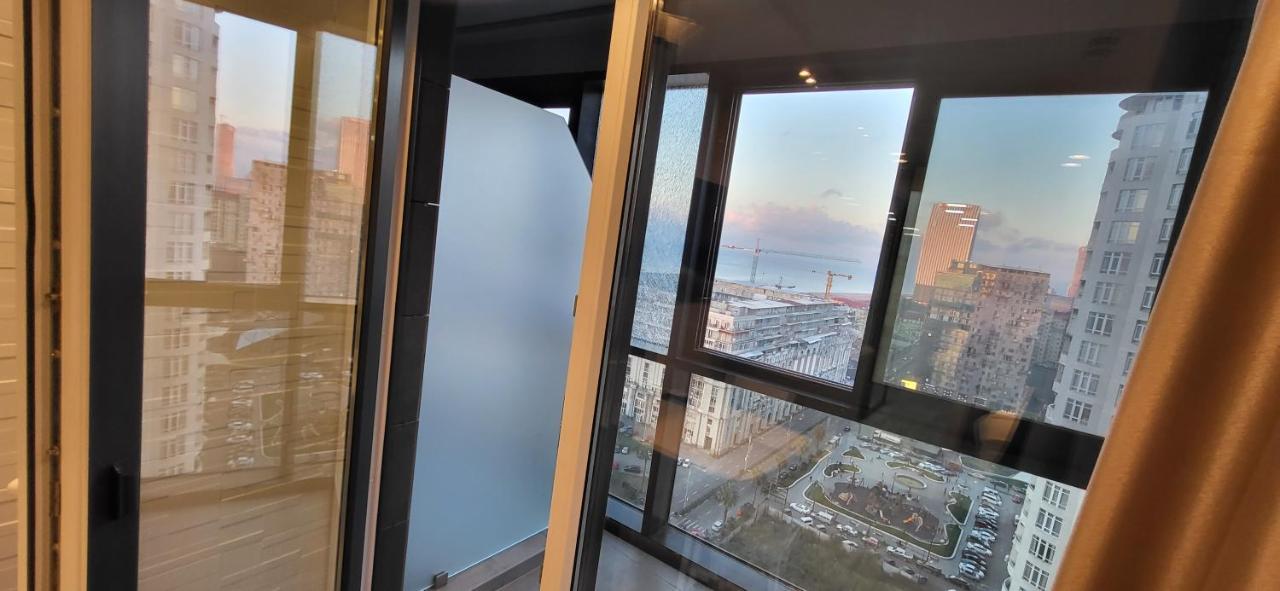 Black Sea Apartments Alliance Palace Батуми Екстериор снимка