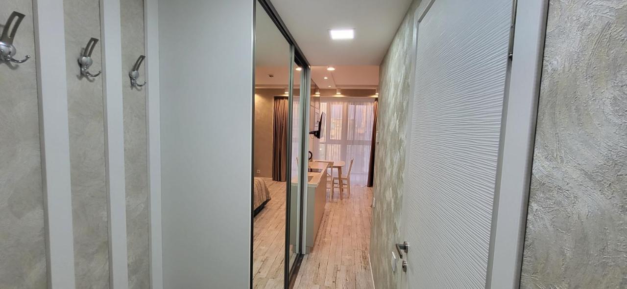 Black Sea Apartments Alliance Palace Батуми Екстериор снимка